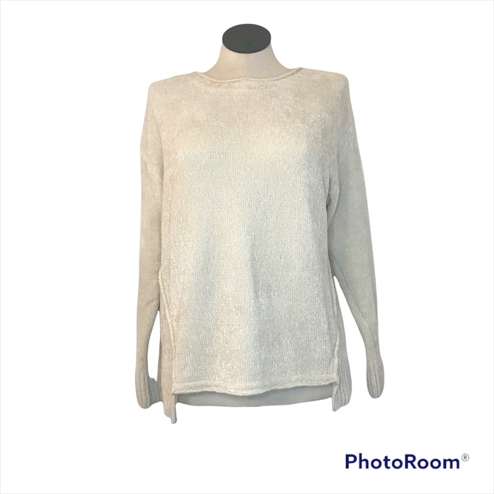Olivia Sky Womens Sweater Size M Color Beige Crew Neck Pullover Long Sleeves